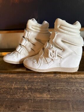 STEVE MADDEN MAVIS White Wedge High-Top Sneakers - Women 9.5